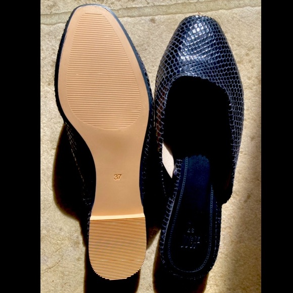 H&M Snakeskin pattern flats - Picture 2 of 3